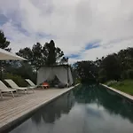 Alojamento de Acomodação e Pequeno-almoço Bien Loin D'ici Nîmes