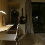 Alojamento de Acomodação e Pequeno-almoço Bien Loin D'ici 4*