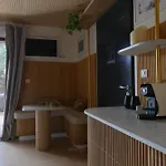 Bien Loin D'ici 4*