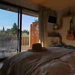 Bien Loin D'ici 4*