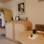 Alojamento de Acomodação e Pequeno-almoço Bien Loin D'ici 4*