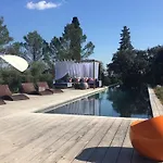 Bien Loin D'ici 4*