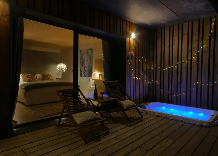 Bien Loin D'ici 4* Nîmes