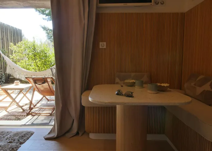 Bien Loin D'ici 4* Nîmes